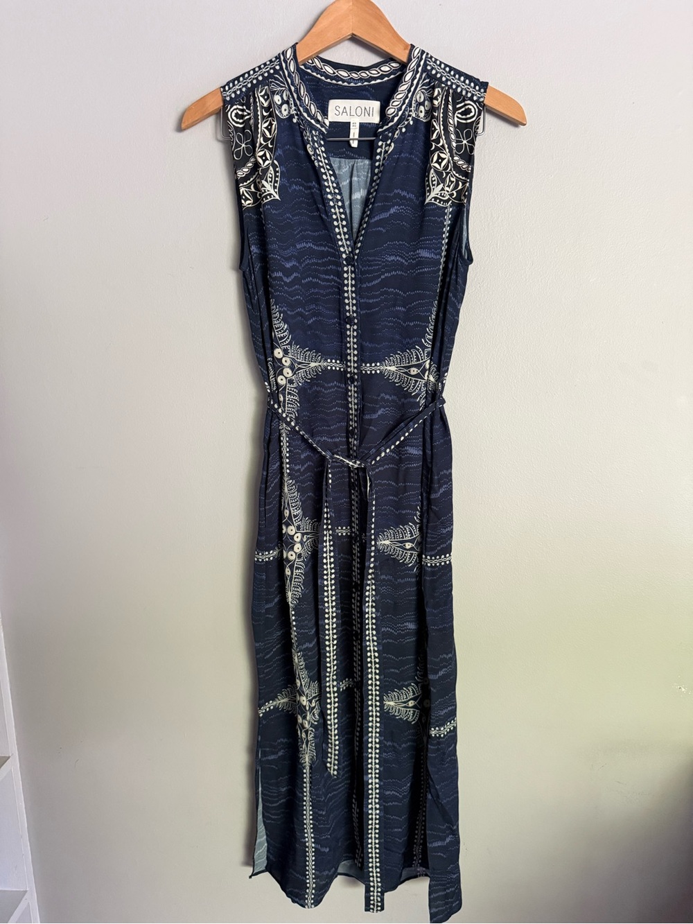 SALONI Women’s Size 2 Dress Button Down Navy and Cream Sleeveless Midi Tie Waist